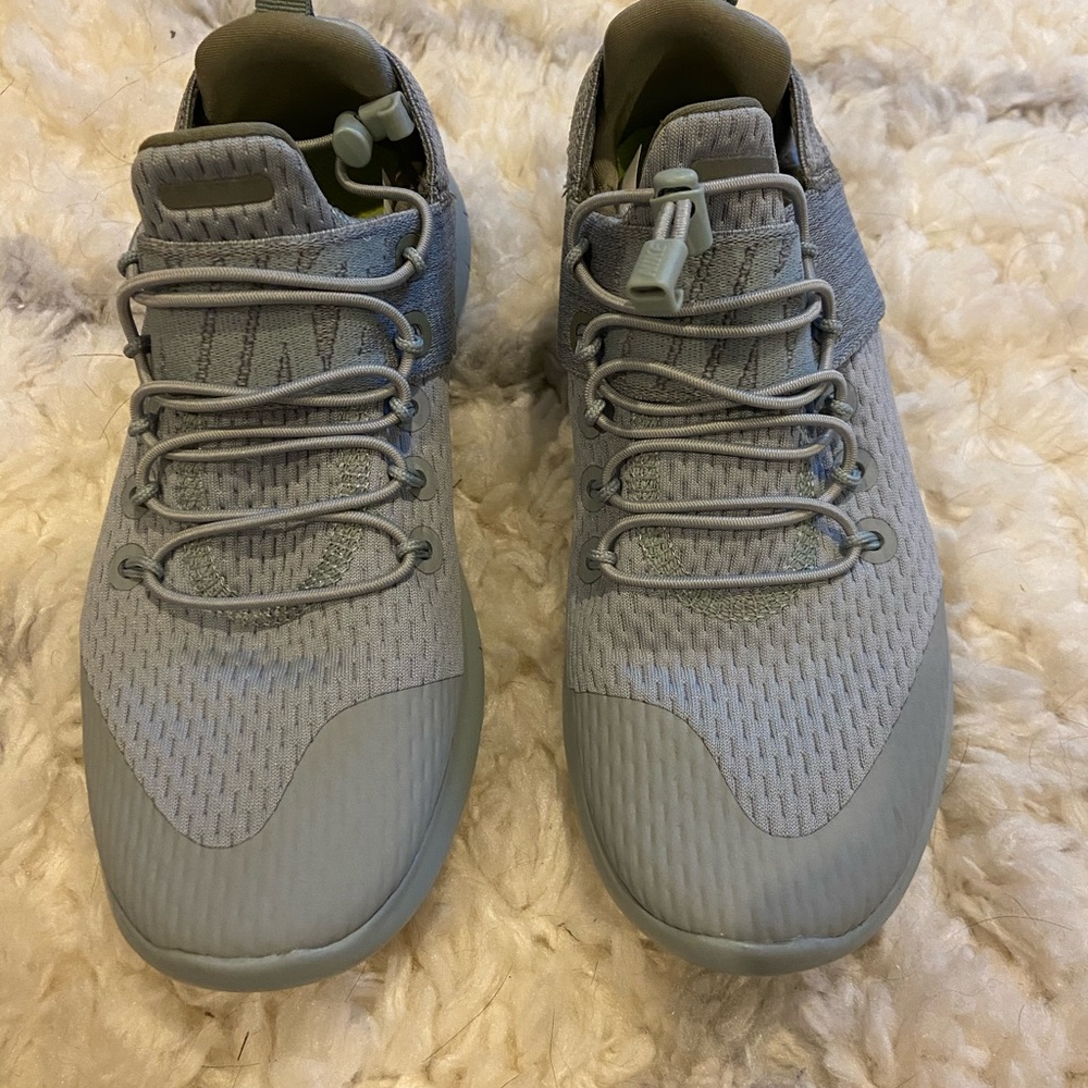 nike tennis shoes